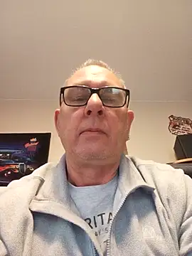 Snapshot of andy-1961 chatting on 11/27/25, 07:21 andy-1961 online show from 11/27/25, 07:21