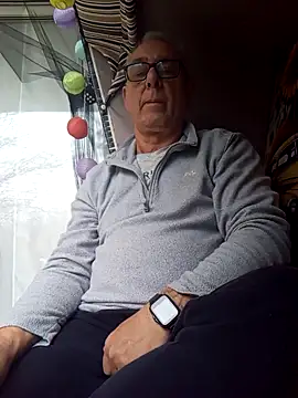 Snapshot of andy-1961 chatting on 12/14/25, 02:33 andy-1961 online show from 12/14/25, 02:33