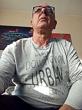 Snapshot of andy-1961 chatting on 12/15/25, 09:57 andy-1961 online show from 12/15/25, 09:57