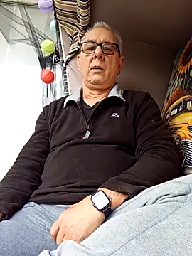 Snapshot of andy-1961 chatting on 12/21/25, 11:28 andy-1961 online show from 12/21/25, 11:28