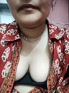 Snapshot of minni64207 chatting on 05/19/26, 10:21 minni64207 online show from 05/19/26, 10:21