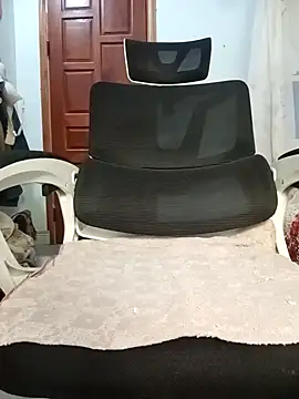 Em-mupmup online show from 11/29/25, 02:03