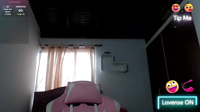 Snapshot of chloe_cherry_ chatting on 11/15/25, 07:54 chloe cherry online show from 11/15/25, 07:54