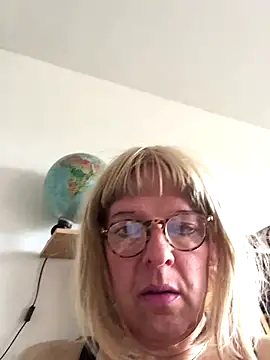 simone xdressing online show from 09/17/25, 01:13