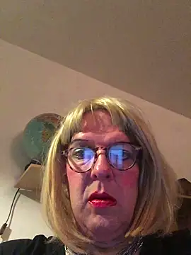 simone xdressing online show from 09/28/25, 11:21