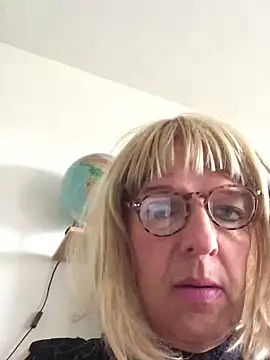 simone xdressing online show from 10/03/25, 01:08