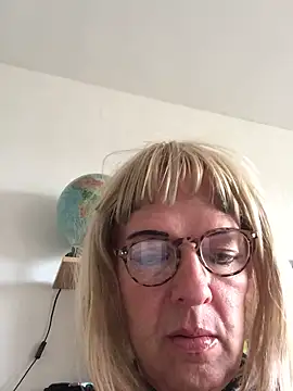 simone xdressing online show from 10/05/25, 01:20