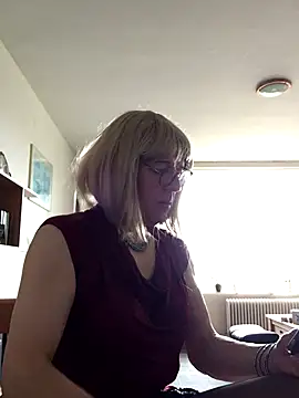 simone xdressing online show from 11/09/25, 10:02