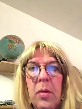 simone xdressing online show from 11/10/25, 12:42