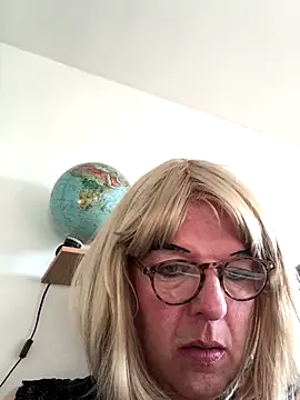 simone xdressing online show from 11/30/25, 10:08