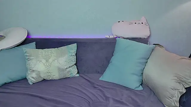 ur shy bambi online show from 11/12/25, 01:39