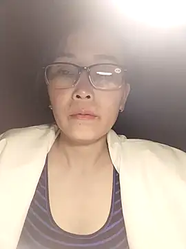 Feeling-hot online show from 11/12/25, 01:44