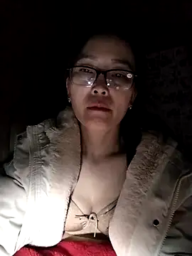 Feeling-hot online show from 11/17/25, 04:57