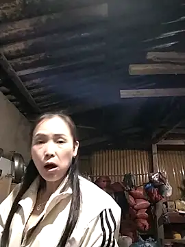 Feeling-hot online show from 12/17/25, 02:34