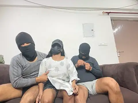 Snapshot of avnikaur chatting on 11/15/25, 06:44 avnikaur online show from 11/15/25, 06:44