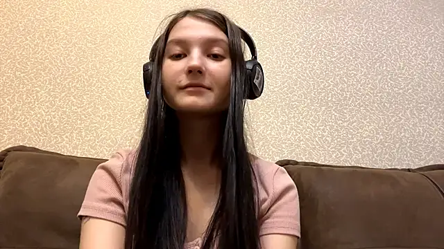 Snapshot of AurorAurora chatting on 11/29/25, 08:50 AurorAurora online show from 11/29/25, 08:50