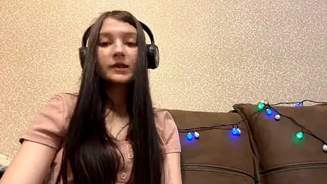 Snapshot of AurorAurora chatting on 12/18/25, 08:20 AurorAurora online show from 12/18/25, 08:20