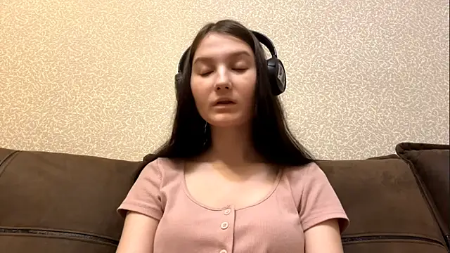 Snapshot of AurorAurora chatting on 12/22/25, 09:17 AurorAurora online show from 12/22/25, 09:17