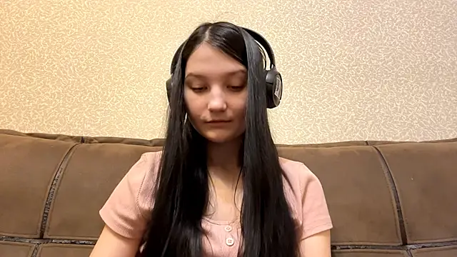 Snapshot of AurorAurora chatting on 01/16/26, 09:13 AurorAurora online show from 01/16/26, 09:13