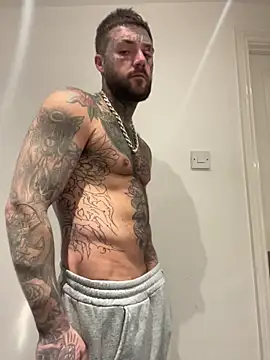 Snapshot of magicmichaell chatting on 11/18/25, 03:23 magicmichaell online show from 11/18/25, 03:23