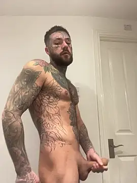 Snapshot of magicmichaell chatting on 11/23/25, 01:22 magicmichaell online show from 11/23/25, 01:22