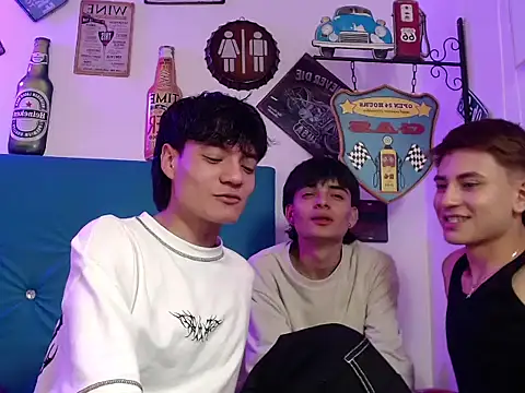 axel milo kairo and noa online show from 11/21/25, 04:00