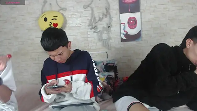 axel milo kairo and noa online show from 11/25/25, 12:32