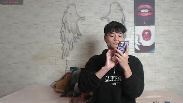 axel milo kairo and noa online show from 12/17/25, 03:07