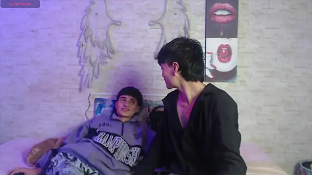 axel milo kairo and noa online show from 12/19/25, 03:41