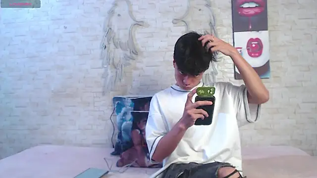 axel milo kairo and noa online show from 12/23/25, 04:21