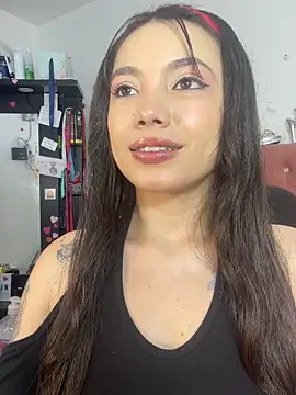 Snapshot of shine_col chatting on 11/15/25, 12:41 shine col online show from 11/15/25, 12:41