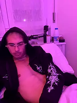 YumiLucifer33 online show from 11/11/25, 02:22