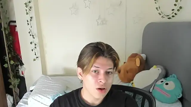 Snapshot of Felix_kitty chatting on 11/11/25, 07:36 Felix kitty online show from 11/11/25, 07:36