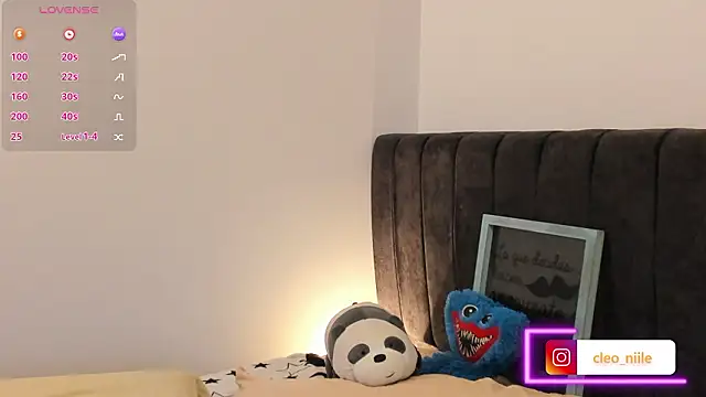 Snapshot of cleeo_nile chatting on 02/15/26, 05:26 cleeo nile online show from 02/15/26, 05:26