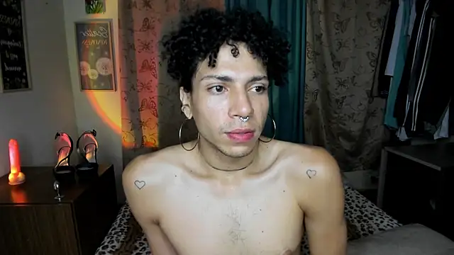 Snapshot of Angel_White25 chatting on 06/15/26, 06:37 Angel White25 online show from 06/15/26, 06:37