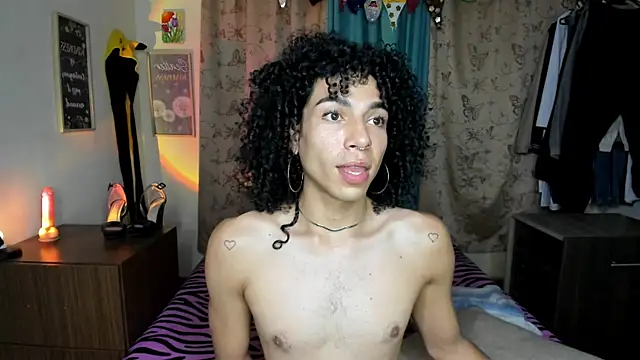 Snapshot of Angel_White25 chatting on 07/11/26, 10:33 Angel White25 online show from 07/11/26, 10:33