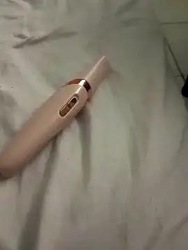  - - -sthefany - - - online show from 11/11/25, 06:08