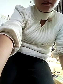 Snapshot of Nuomi6 chatting on 11/20/25, 01:39 Nuomi6 online show from 11/20/25, 01:39