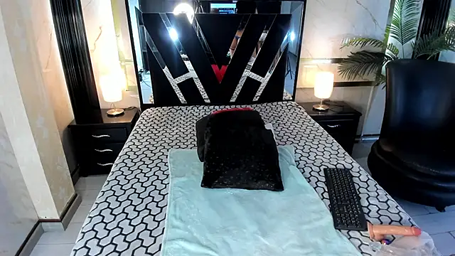 Lucy Vegas online show from 12/03/25, 02:15