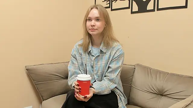 CortneyVacio online show from 11/12/25, 07:42