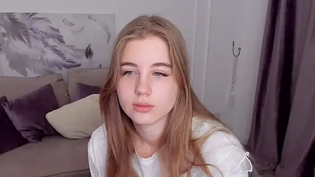 Snapshot of GoldenMirage chatting on 11/23/25, 04:23 GoldenMirage online show from 11/23/25, 04:23