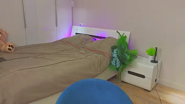 LilyPoetry  online show from 11/23/25, 11:32