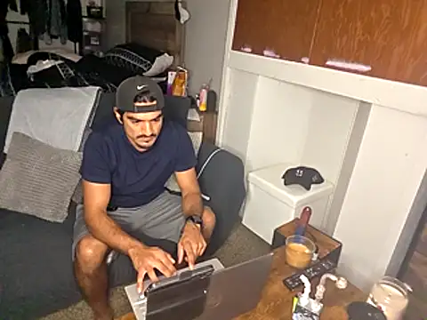 piggylatino online show from 11/13/25, 05:17