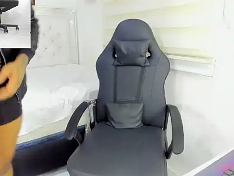 master leather online show from 12/03/25, 06:50