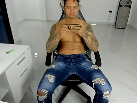 master leather online show from 04/01/26, 03:51