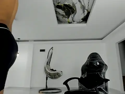 master leather online show from 04/02/26, 04:10