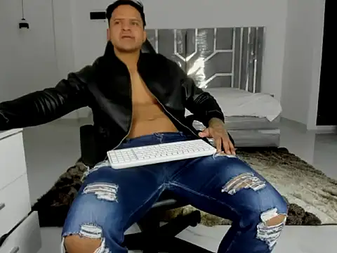 master leather online show from 04/13/26, 11:16