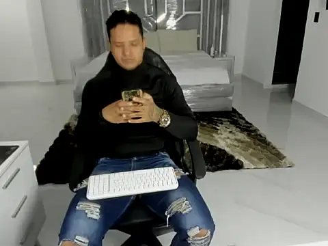 master leather online show from 04/21/26, 02:51