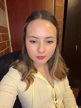 Snapshot of Liilaaaa_23 chatting on 11/11/25, 10:21 Liilaaaa 23 online show from 11/11/25, 10:21