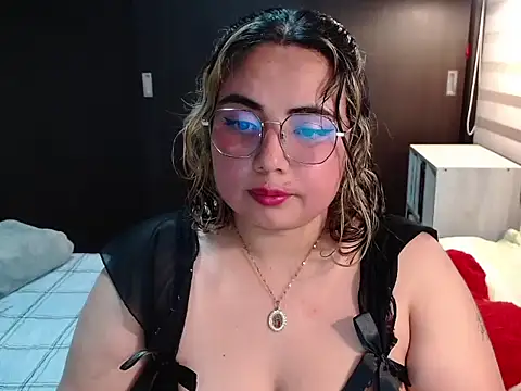 Snapshot of YiniBelle chatting on 02/27/26, 04:45 YiniBelle online show from 02/27/26, 04:45